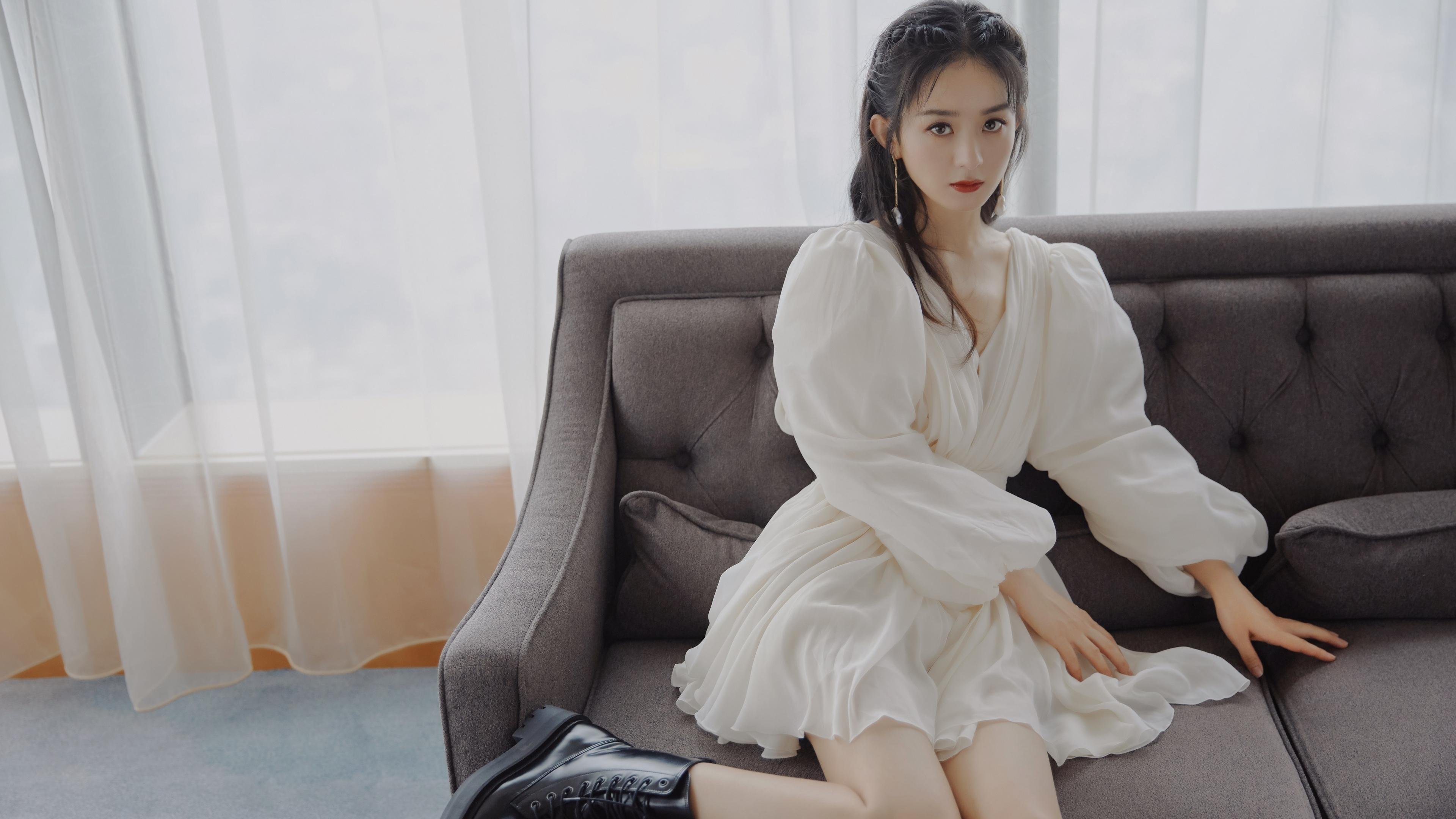 -中国足球联赛赛事宣传活动形式多样，足球联赛宣传海报手绘图片